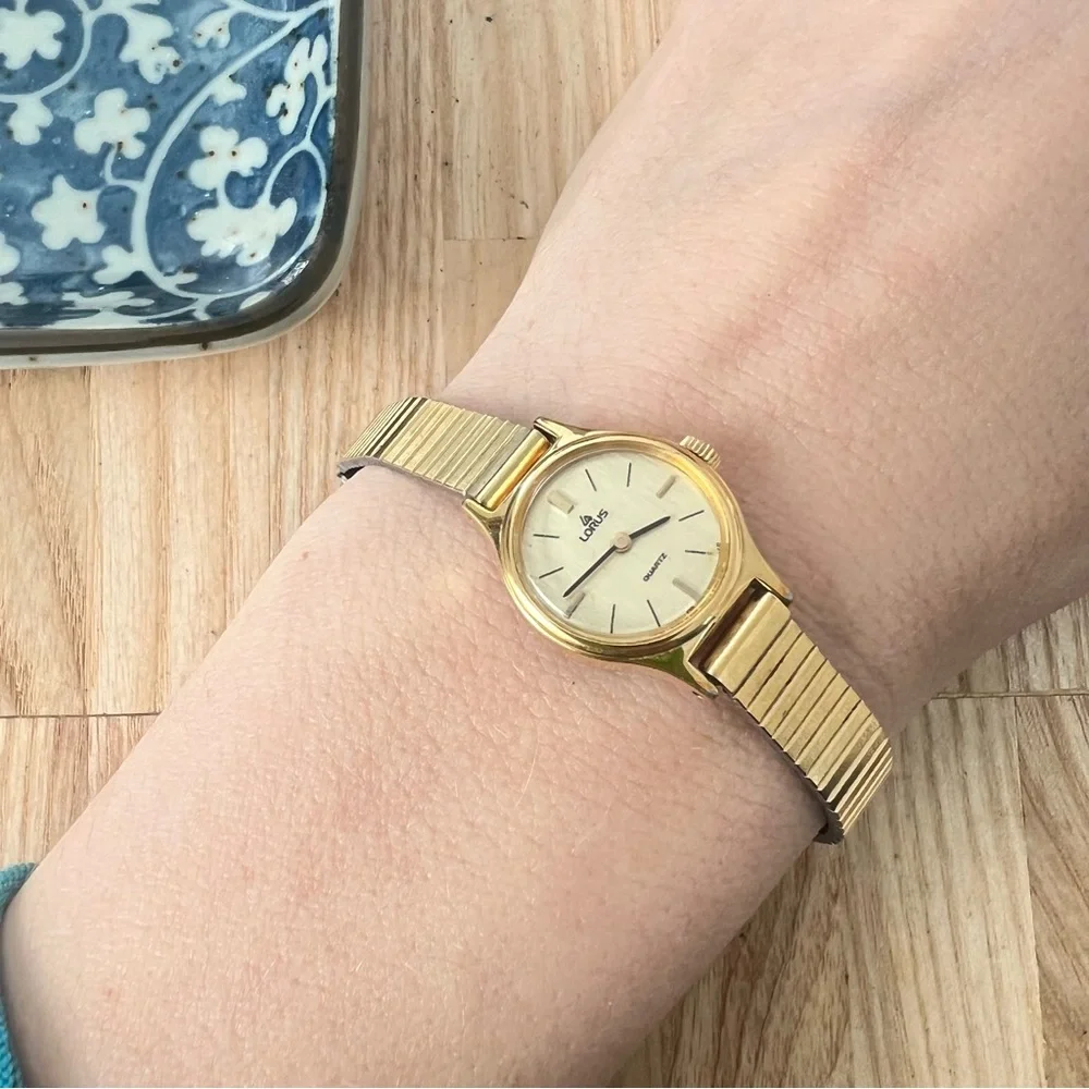 Vintage Lorus ladies gold tone dress Watch NEW BATTERY_12